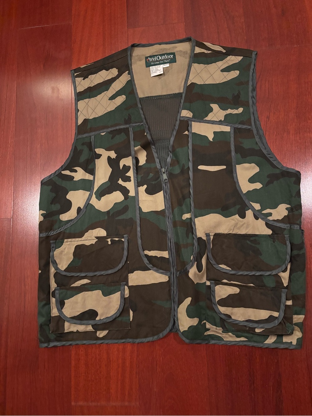 Vintage Avid Outdoor Camo Hunting/ Shooting Vest size 2XL